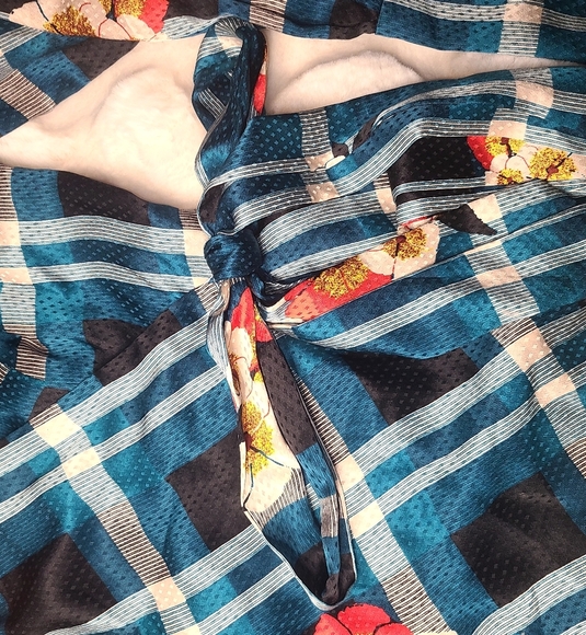 Diane Von Furstenberg silk Wrap Blouse with Notched Collar - Picture 6 of 15